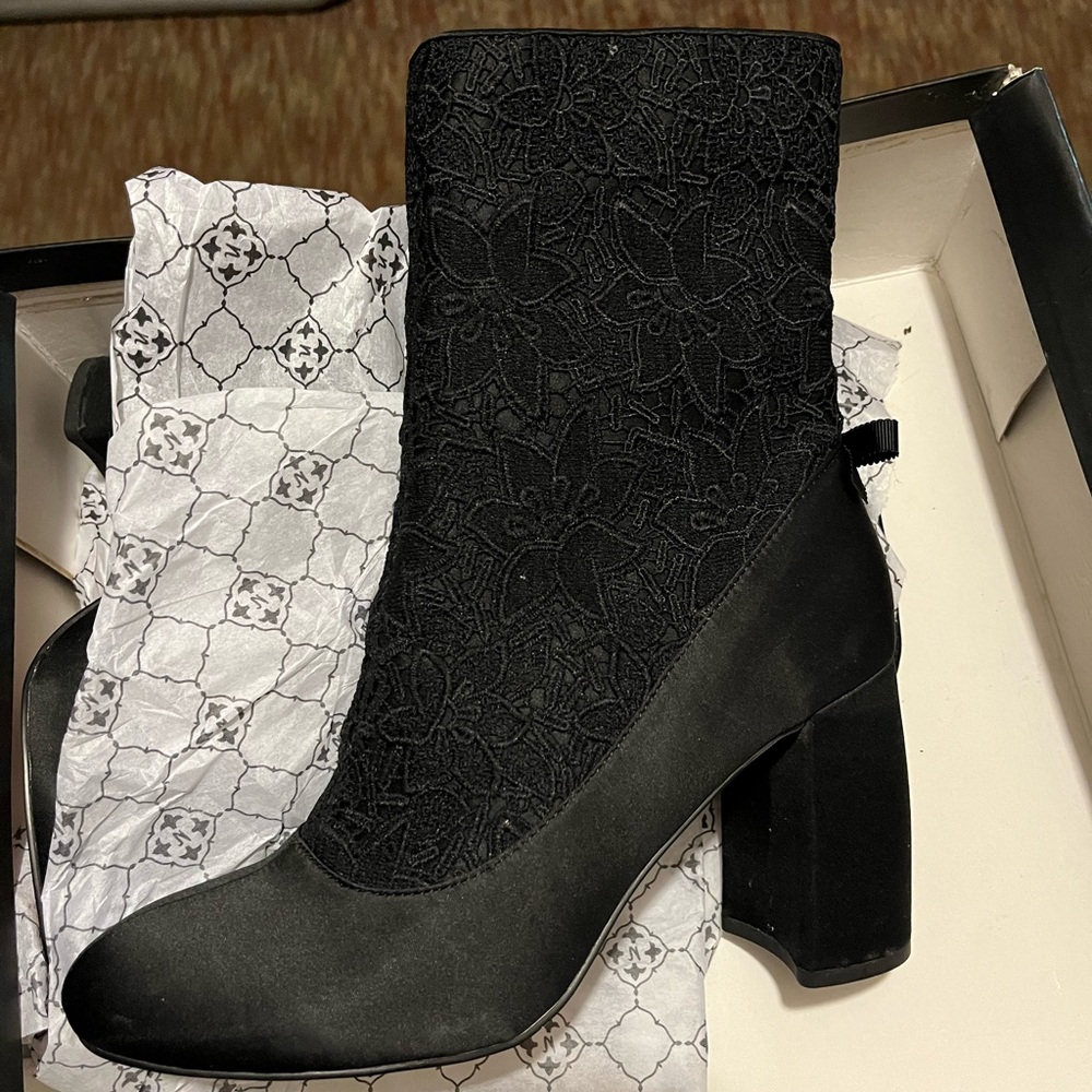 Black boots, Lacey overlay